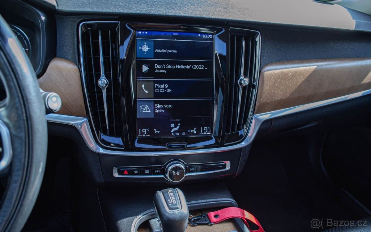 2017 Volvo V90 - 15