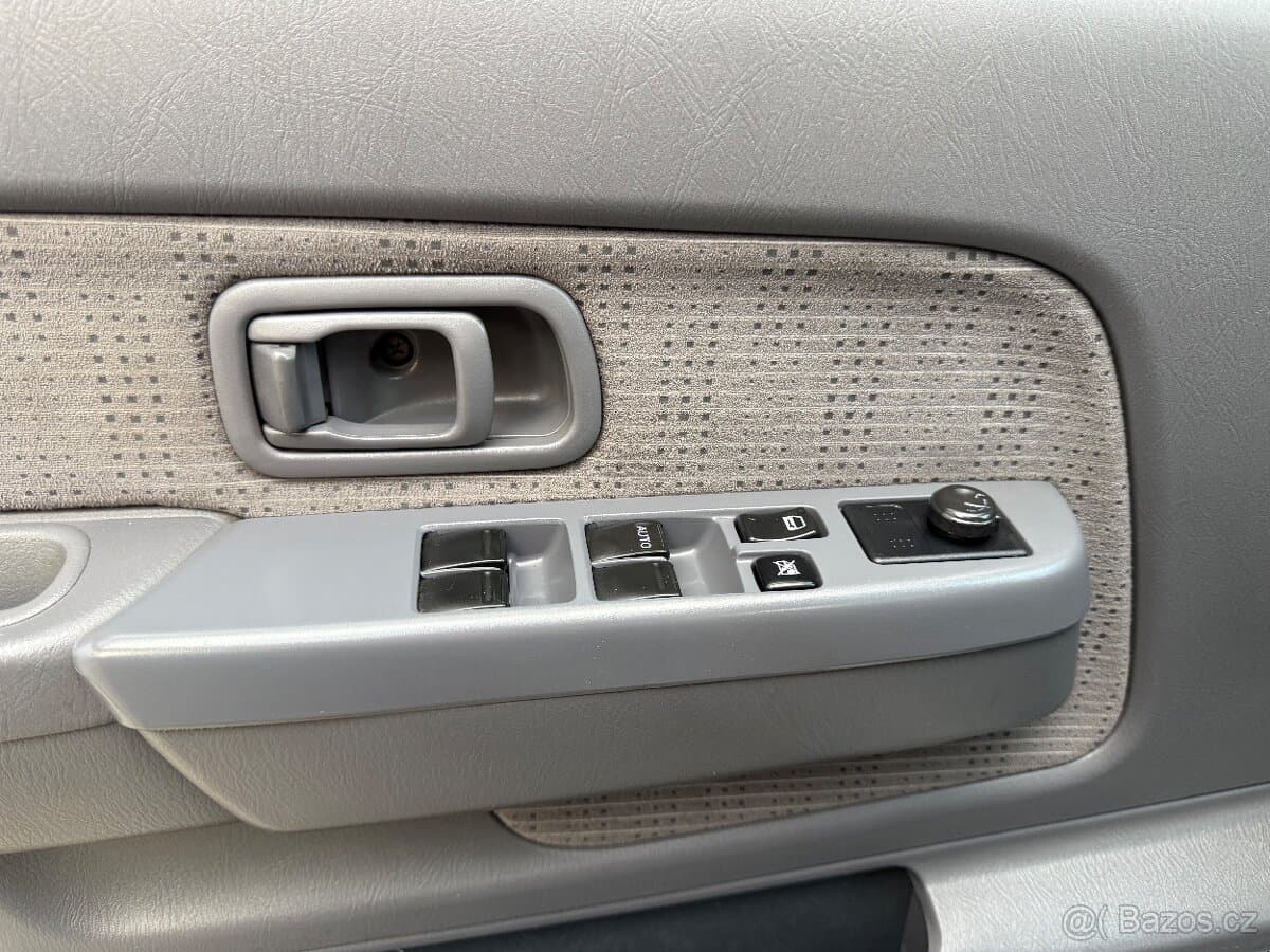 2005 Nissan NAVARA - 15