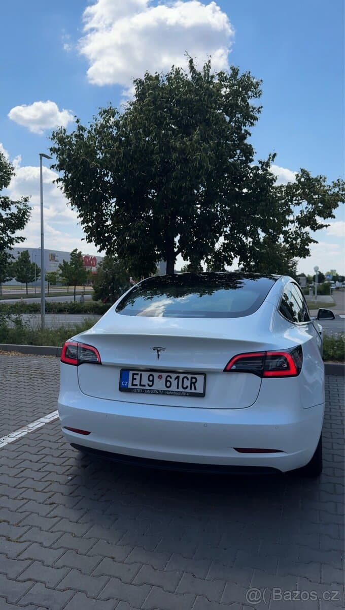 Tesla MODEL 3 - 15