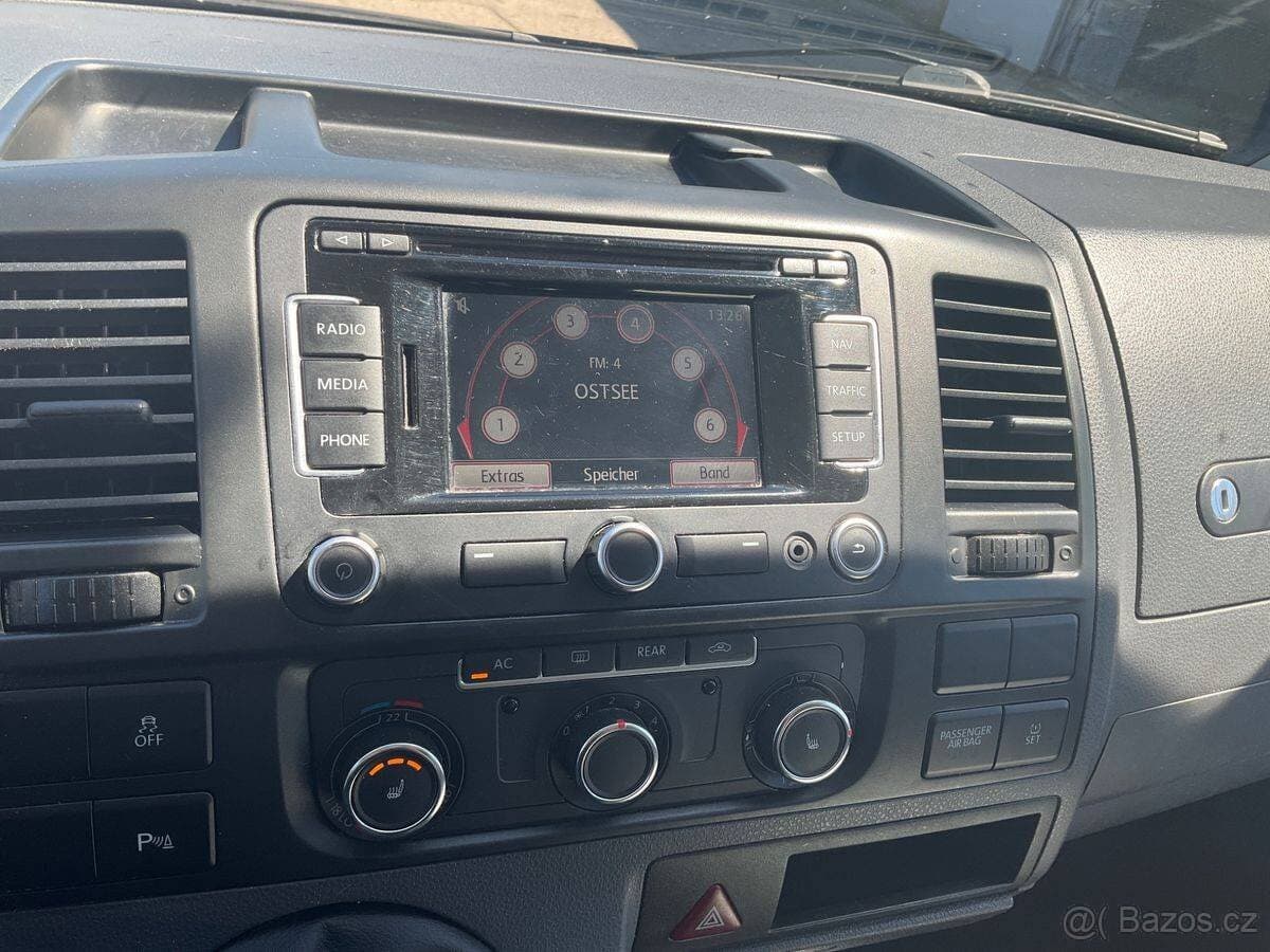 2011 Volkswagen MULTIVAN - 15