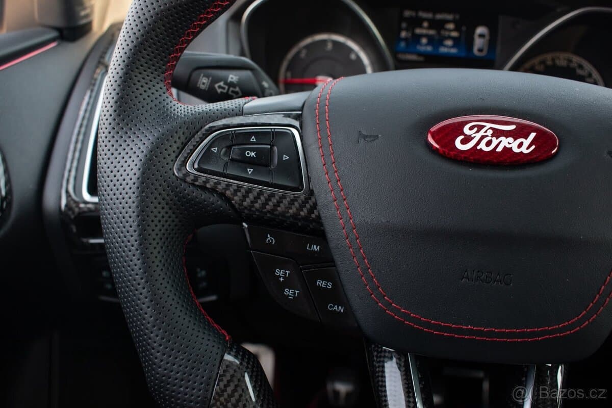 2017 Ford FOCUS - 15