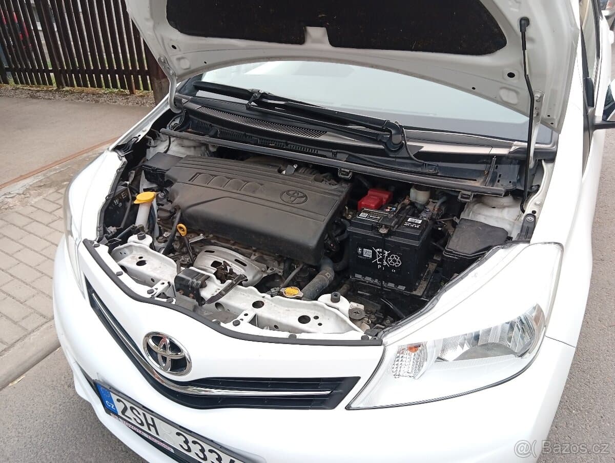 2013 Toyota YARIS - 15