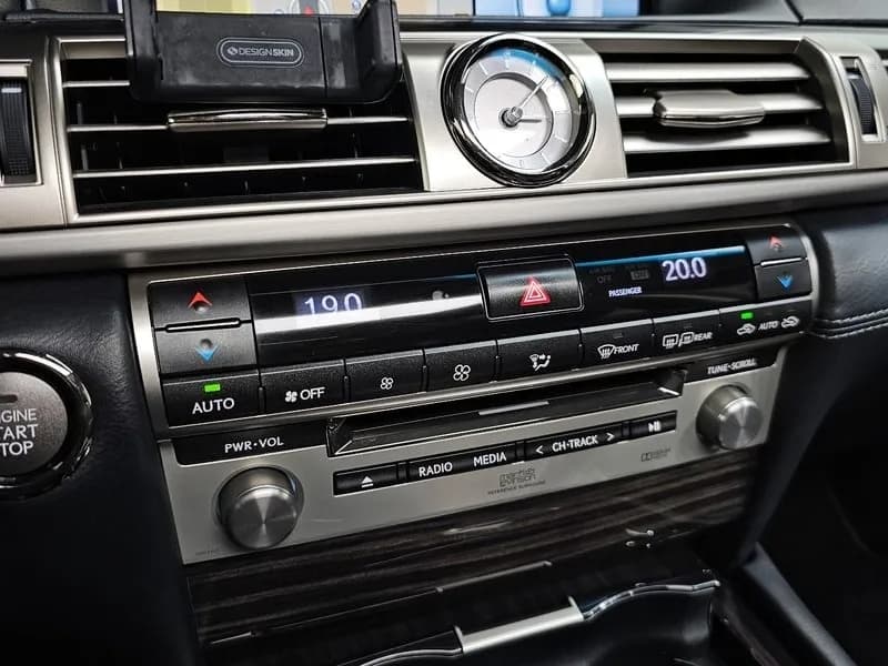 2015 Lexus LS - 15