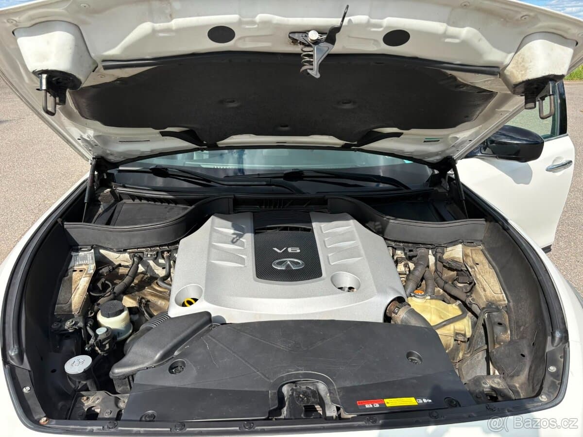 2015 Infiniti QX70 - 15