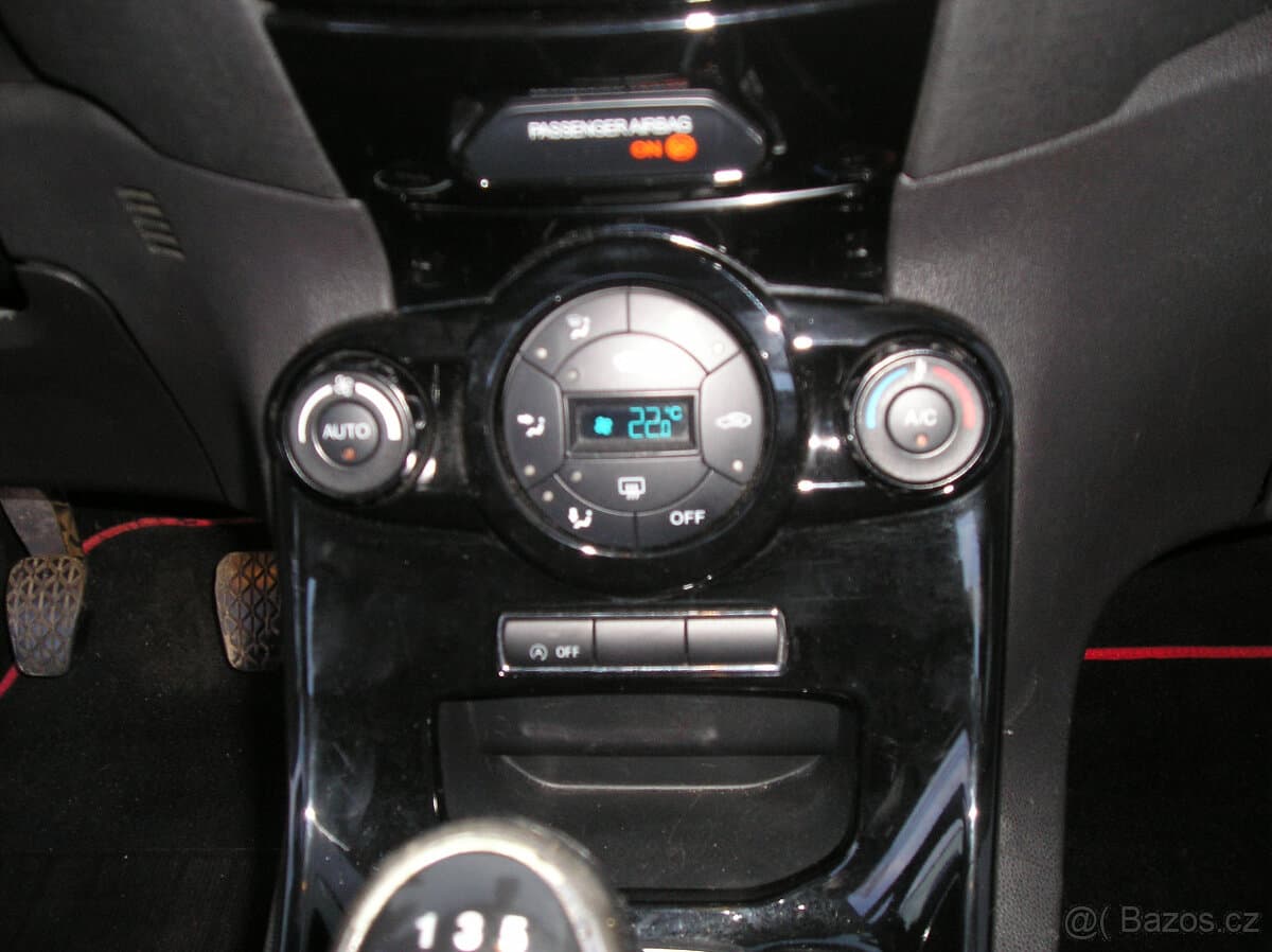 2013 Ford FIESTA - 15
