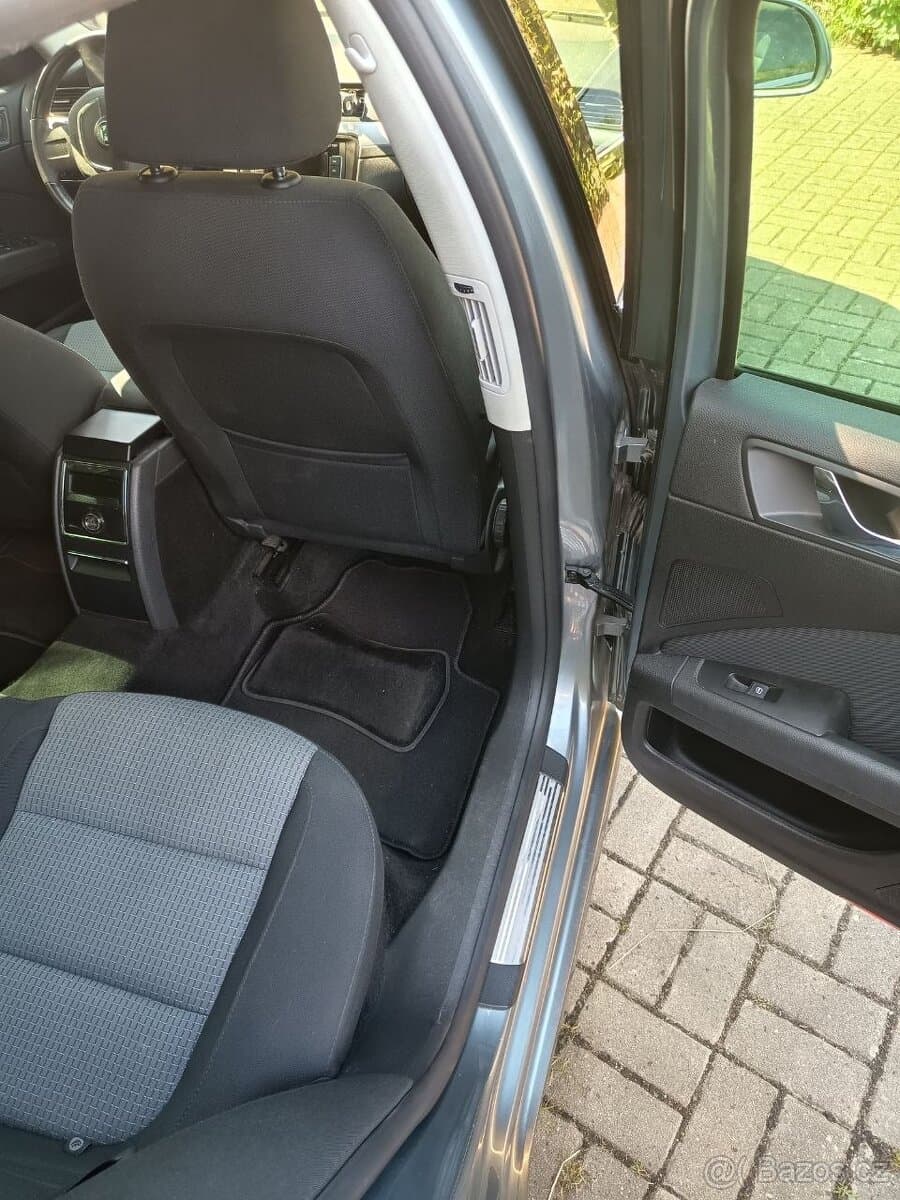 2011 Škoda SUPERB - 15