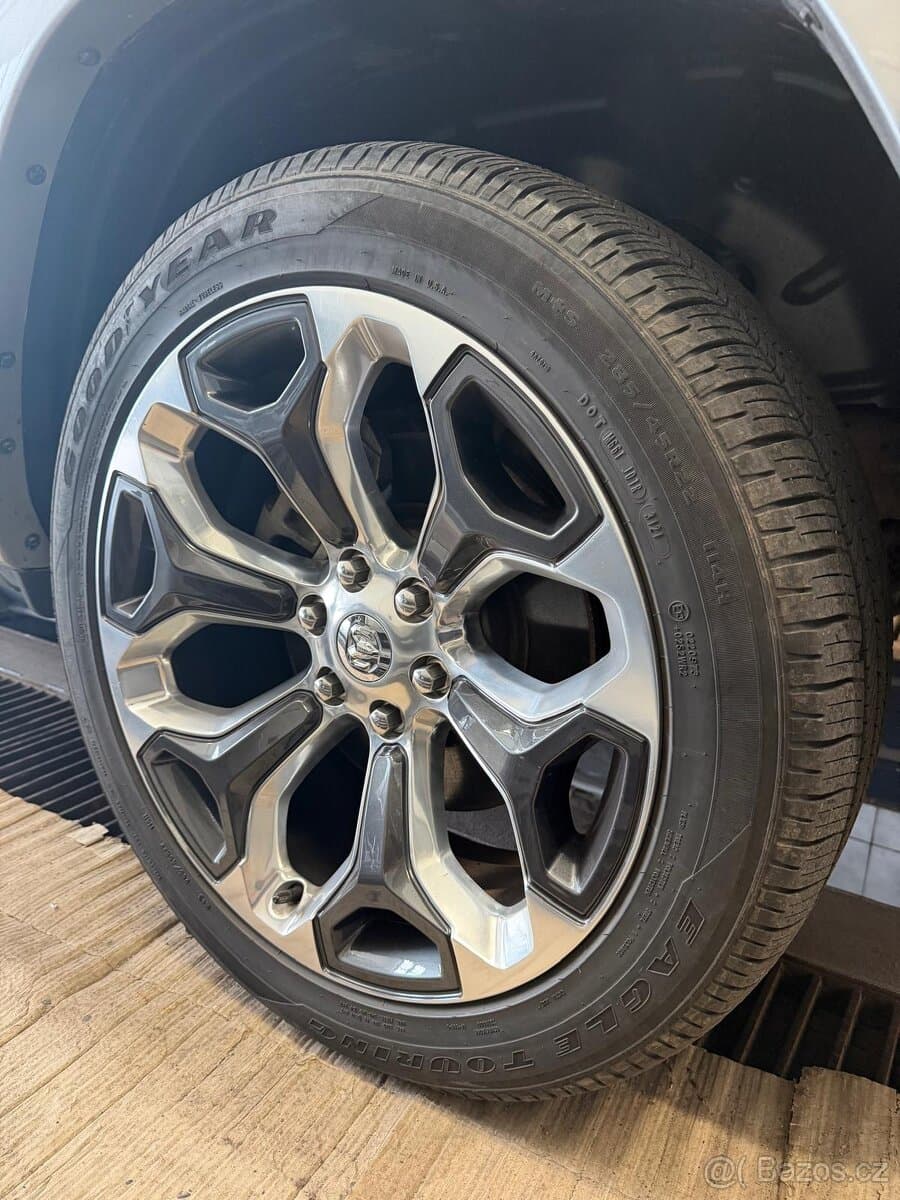 2022 RAM 1500 - 15