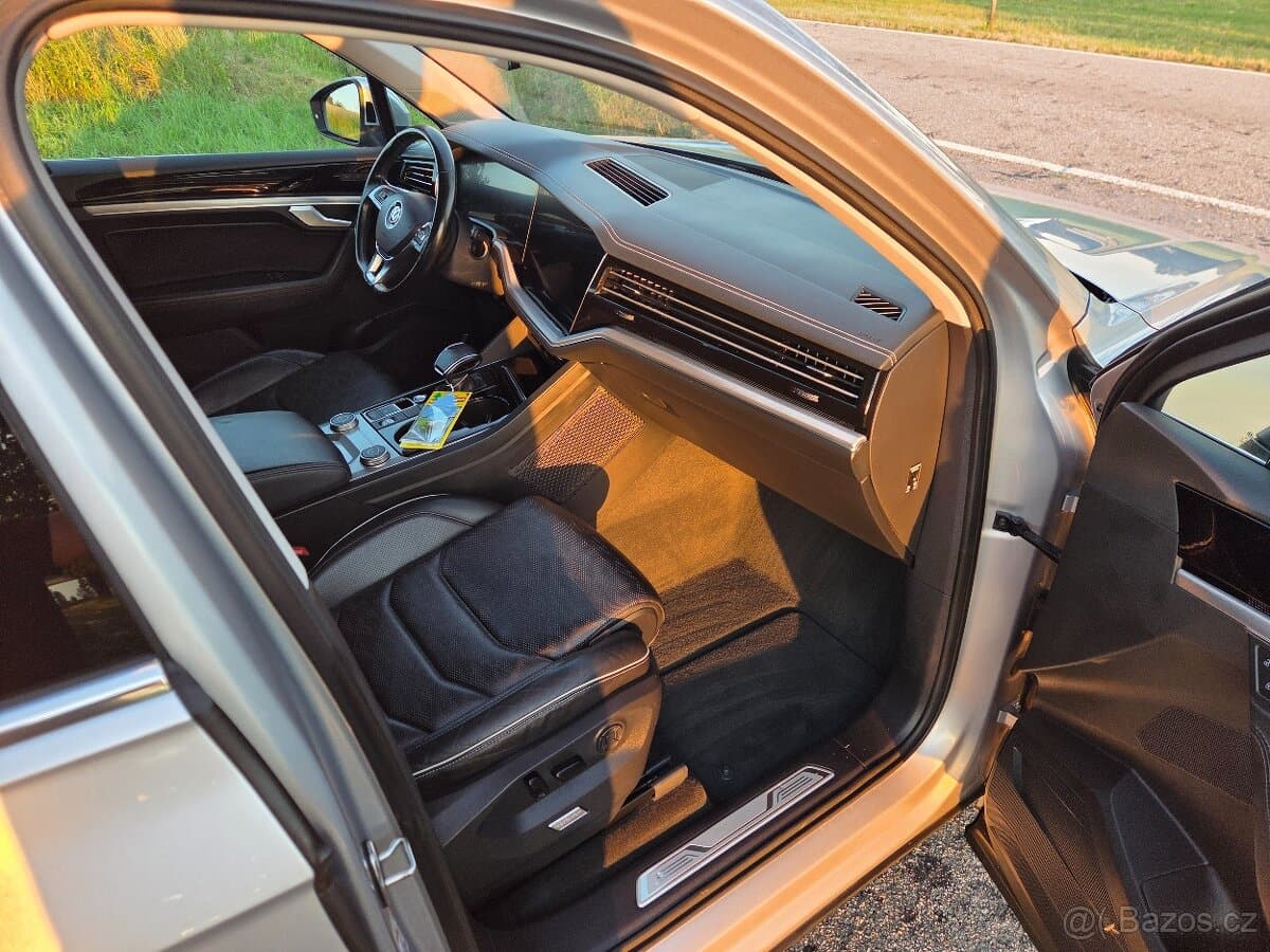 2018 Volkswagen TOUAREG - 15