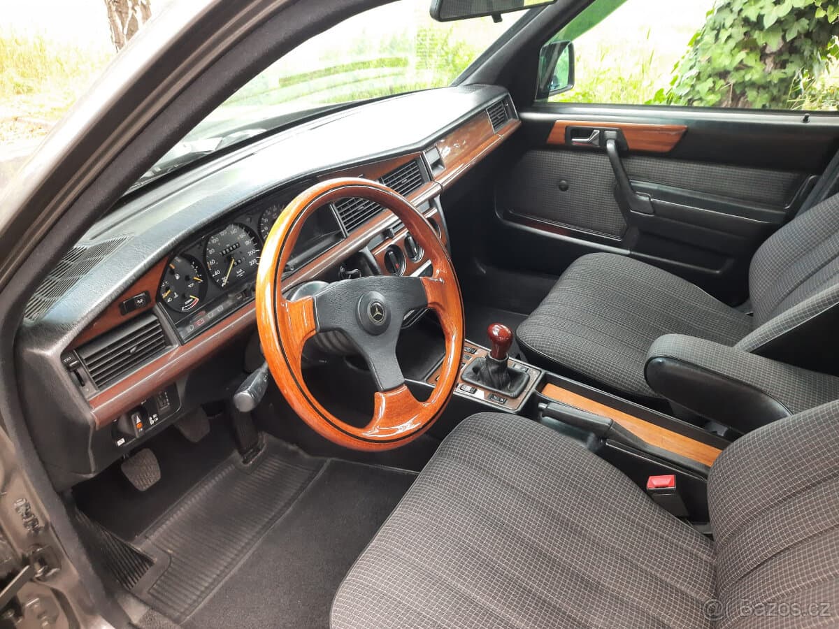 1984 Mercedes-Benz 190 - 15