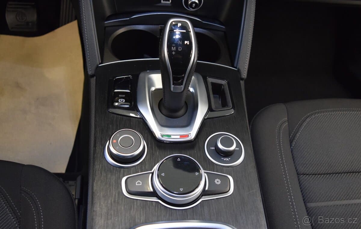 2021 Alfa Romeo STELVIO - 15