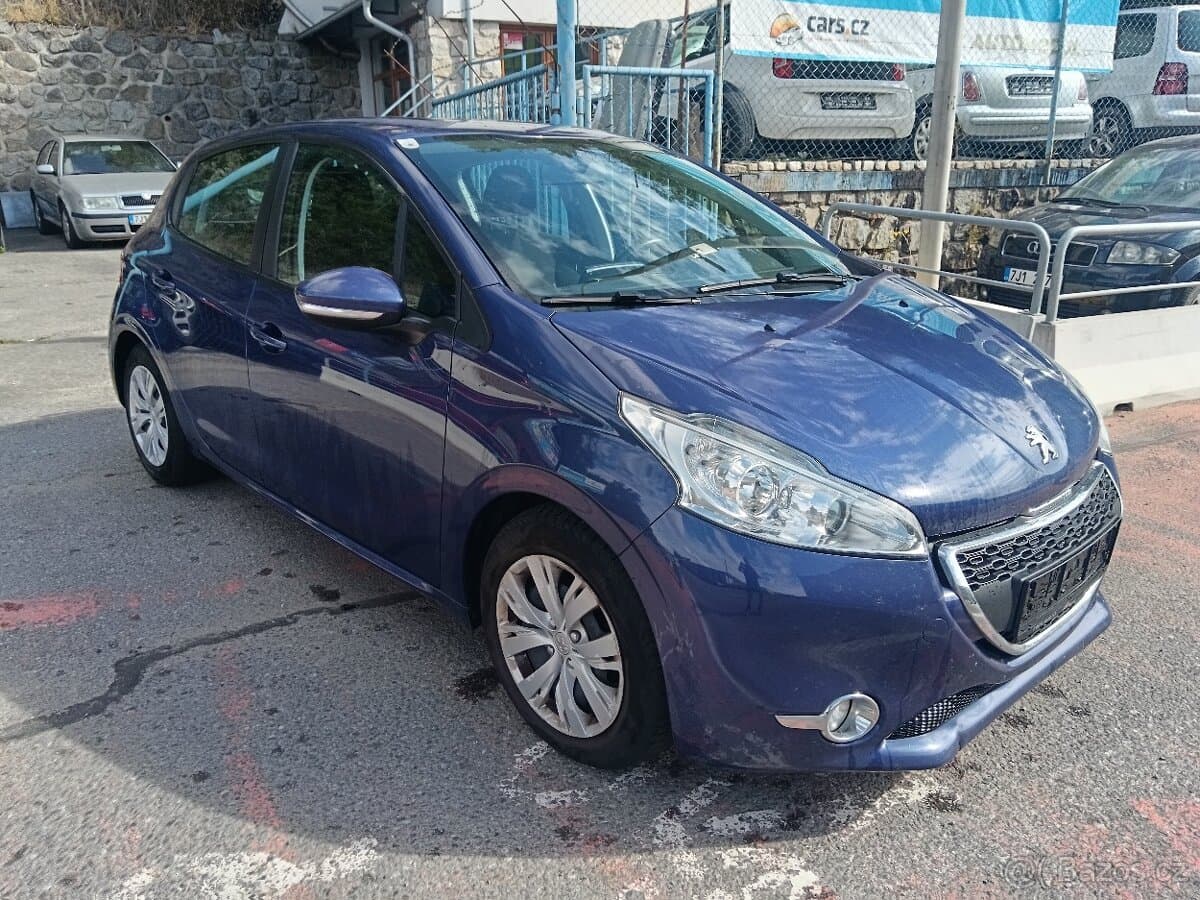 2013 Peugeot 208 - 15