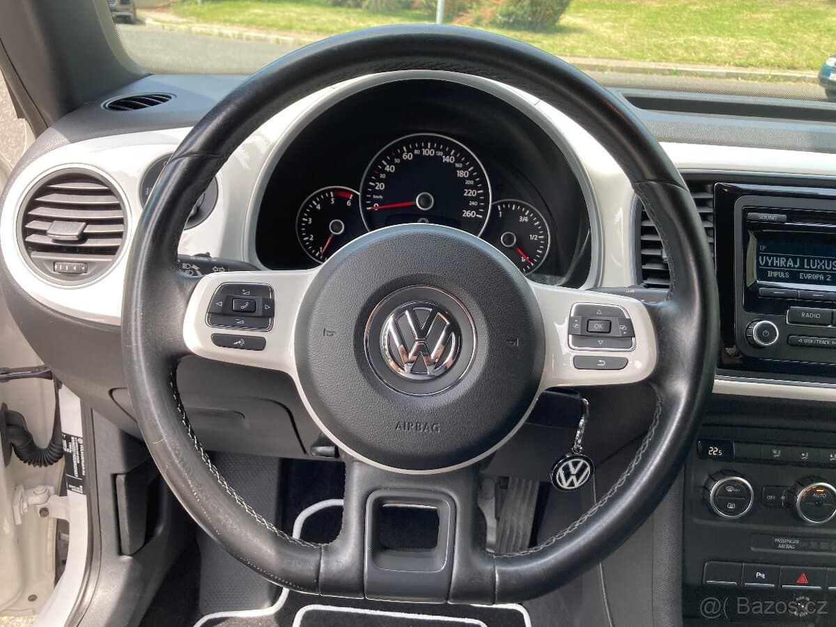 2012 Volkswagen BEETLE - 15