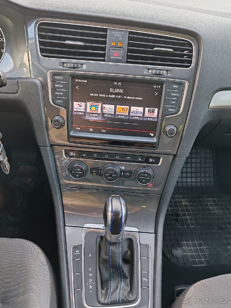 2015 Volkswagen GOLF - 15