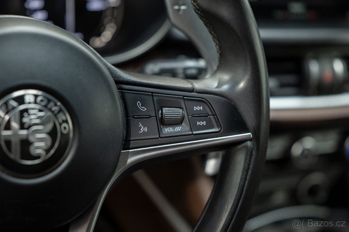 2017 Alfa Romeo STELVIO - 15