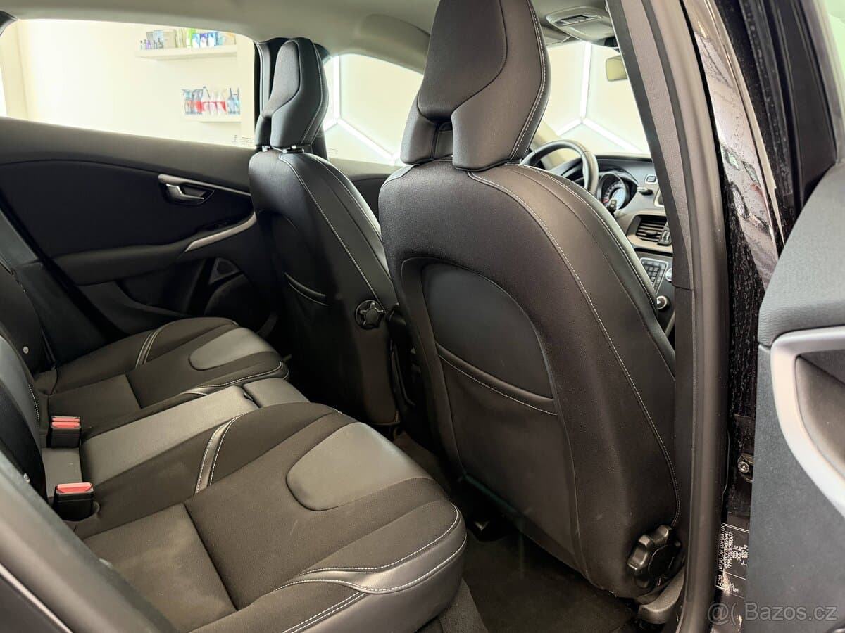 2019 Volvo V40 - 15