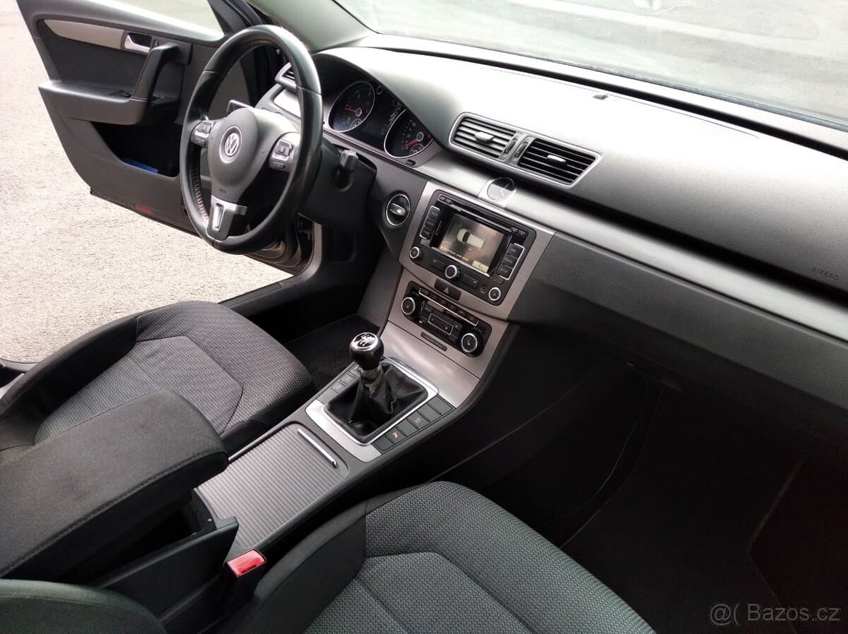 2011 Volkswagen PASSAT - 15