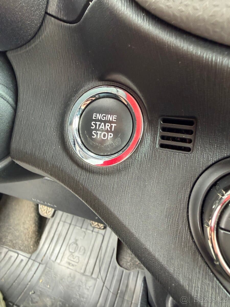 2011 Toyota YARIS - 15