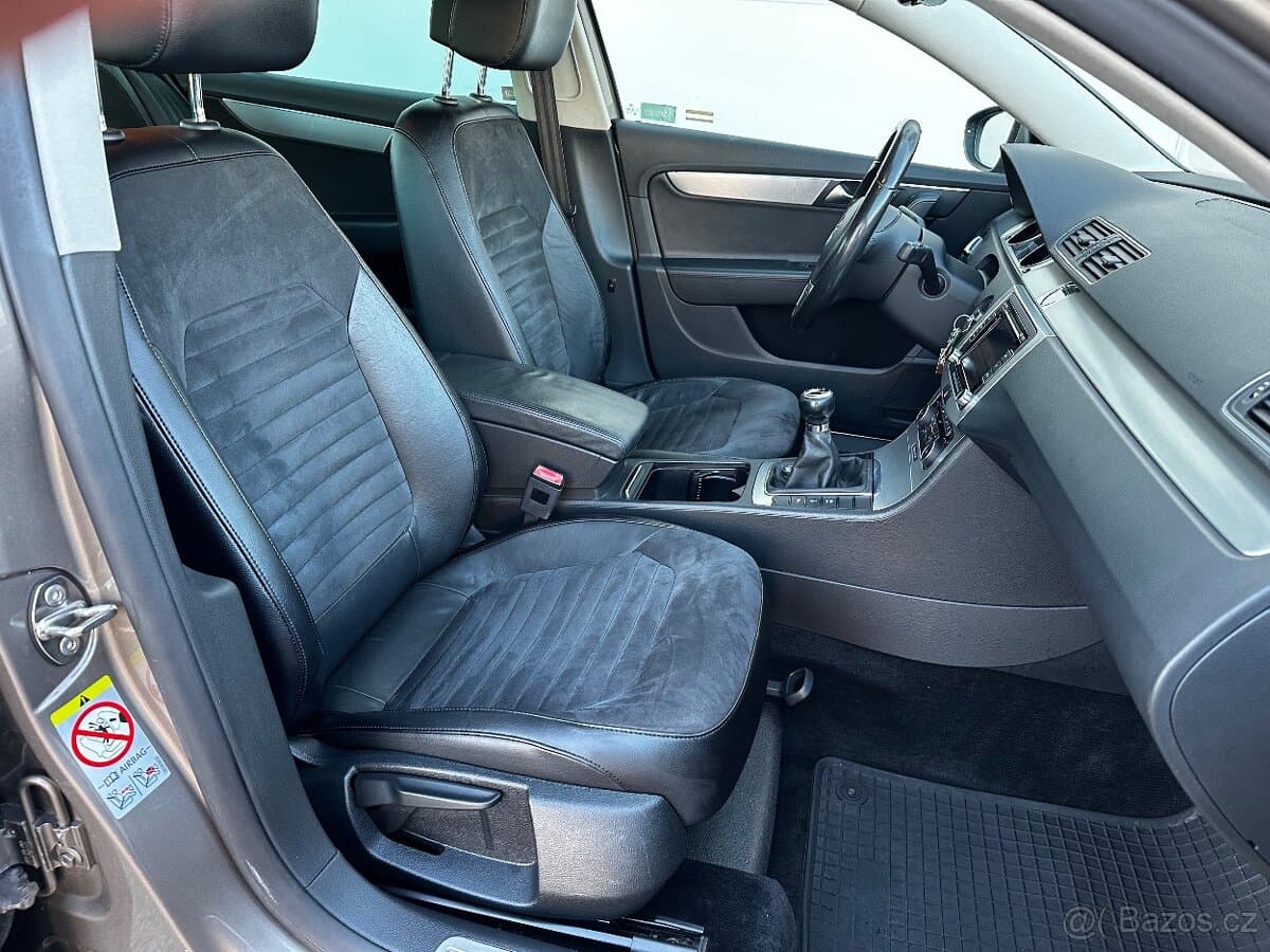 2011 Volkswagen PASSAT - 15