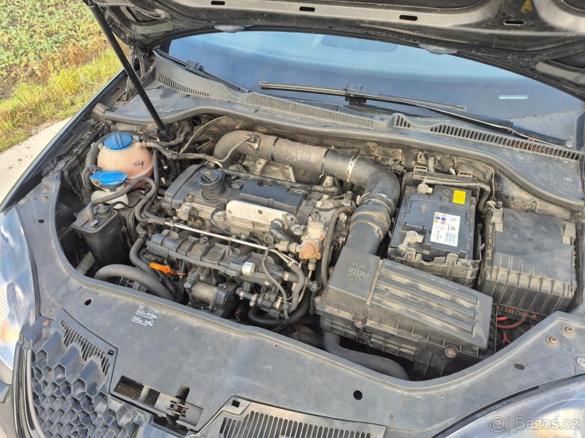 2005 Volkswagen GOLF - 15