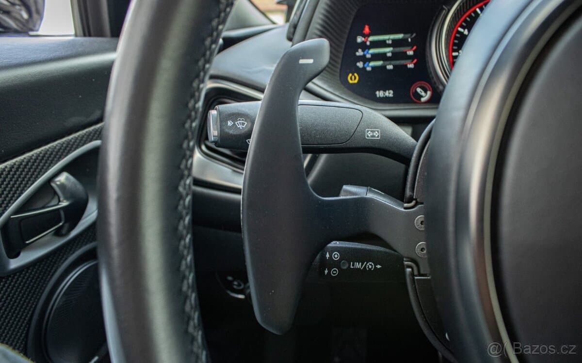 2017 Aston Martin DB11 - 15