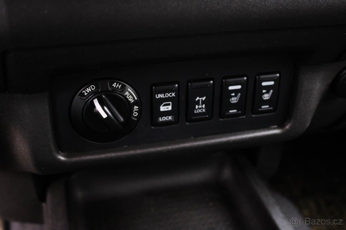 2009 Nissan NAVARA - 15