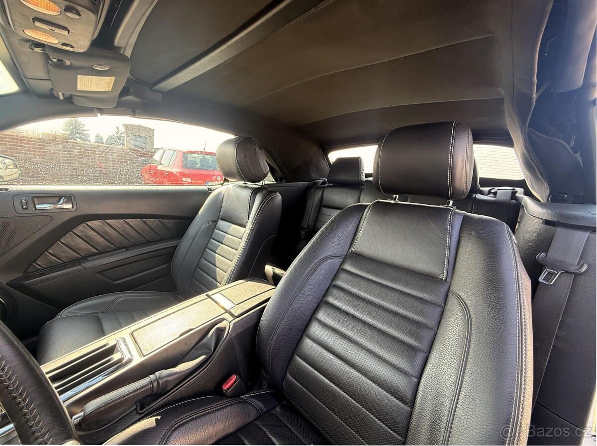 2012 Ford MUSTANG - 15