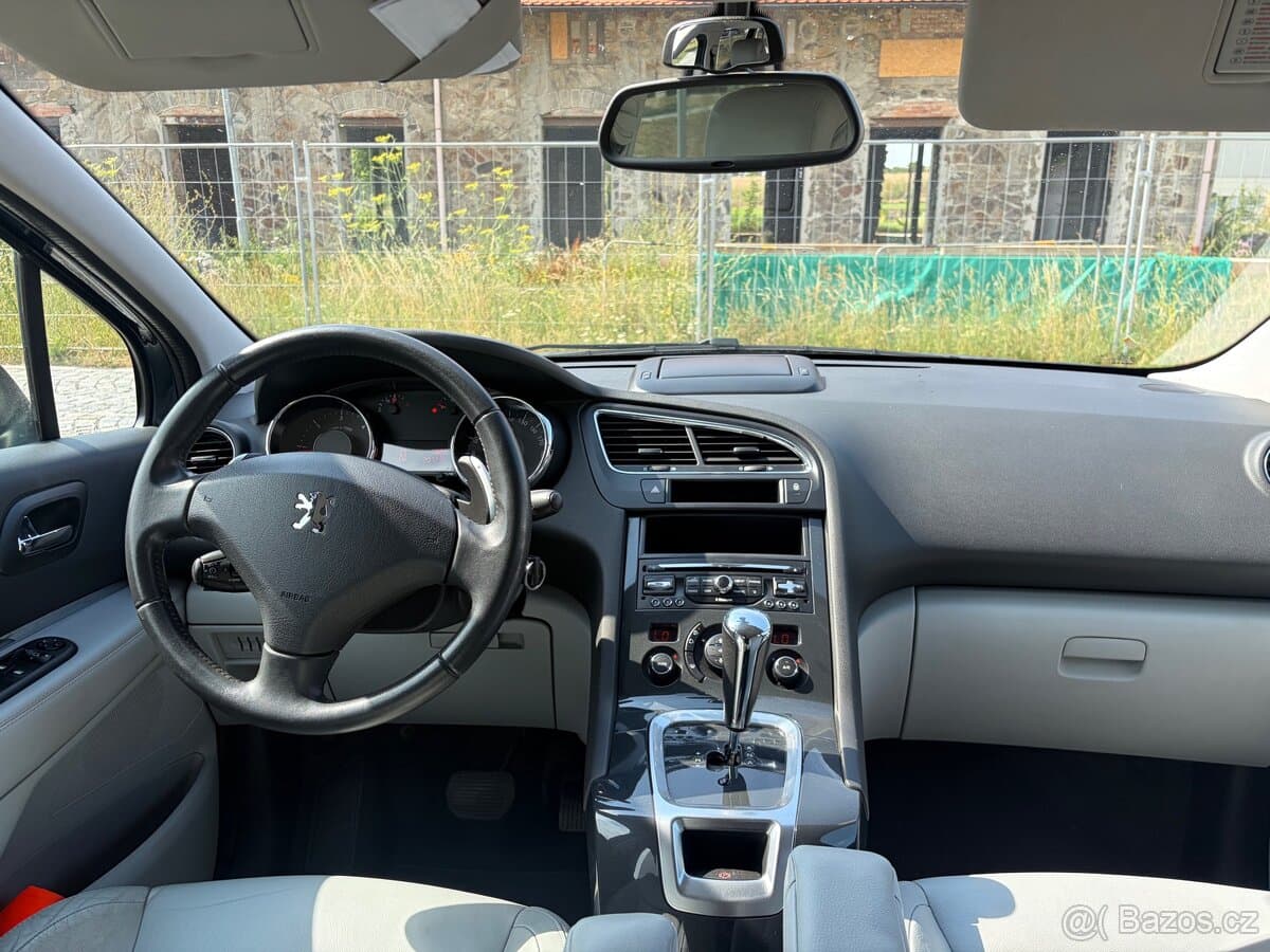 2012 Peugeot 5008 - 15