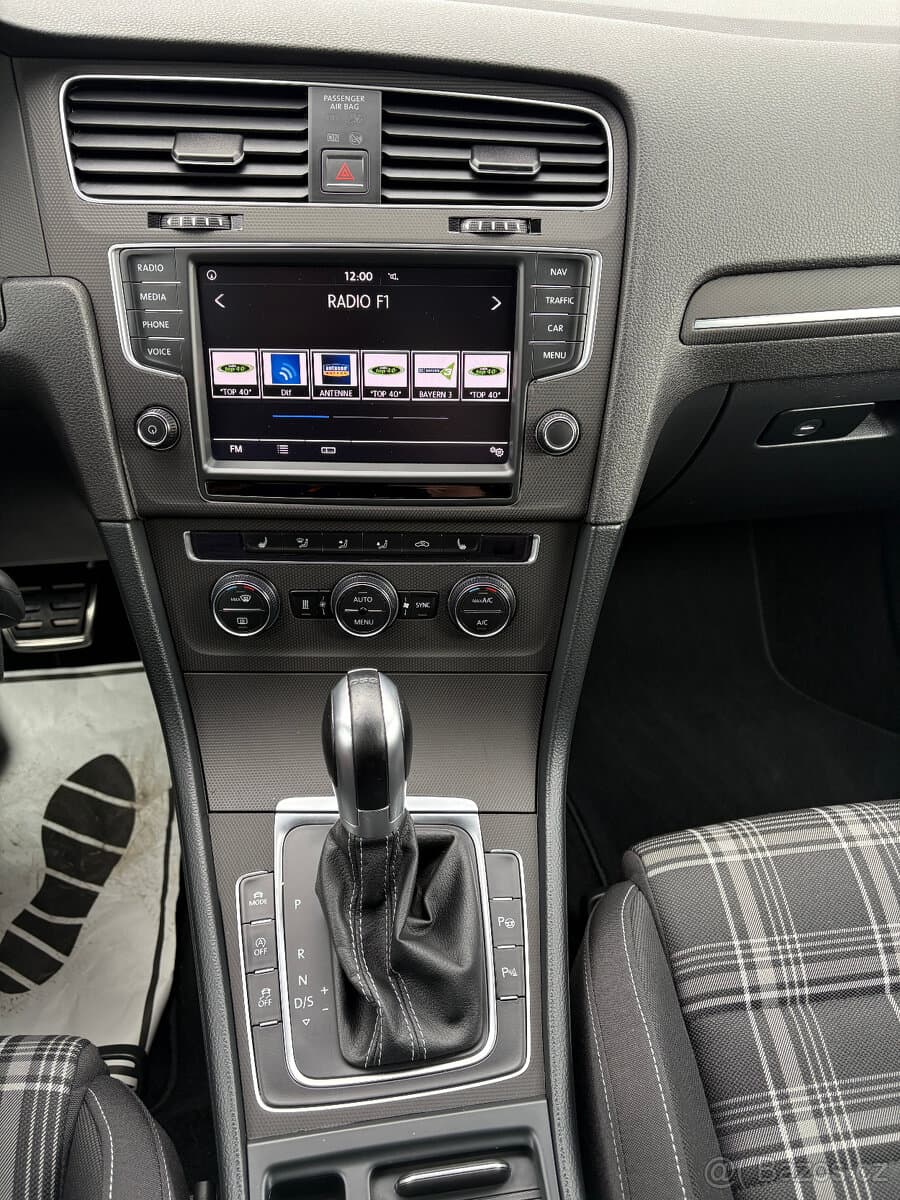 Volkswagen GOLF - 15