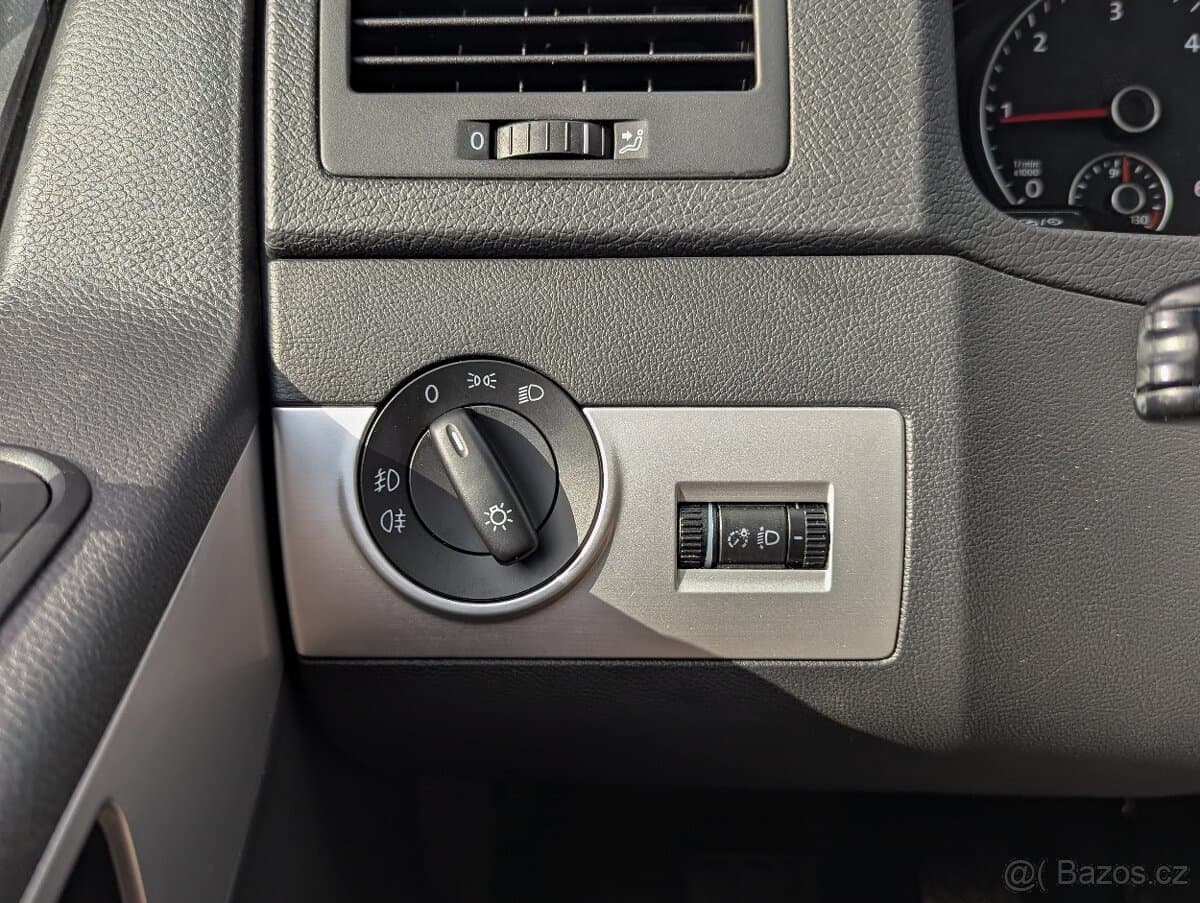 2015 Volkswagen MULTIVAN - 15
