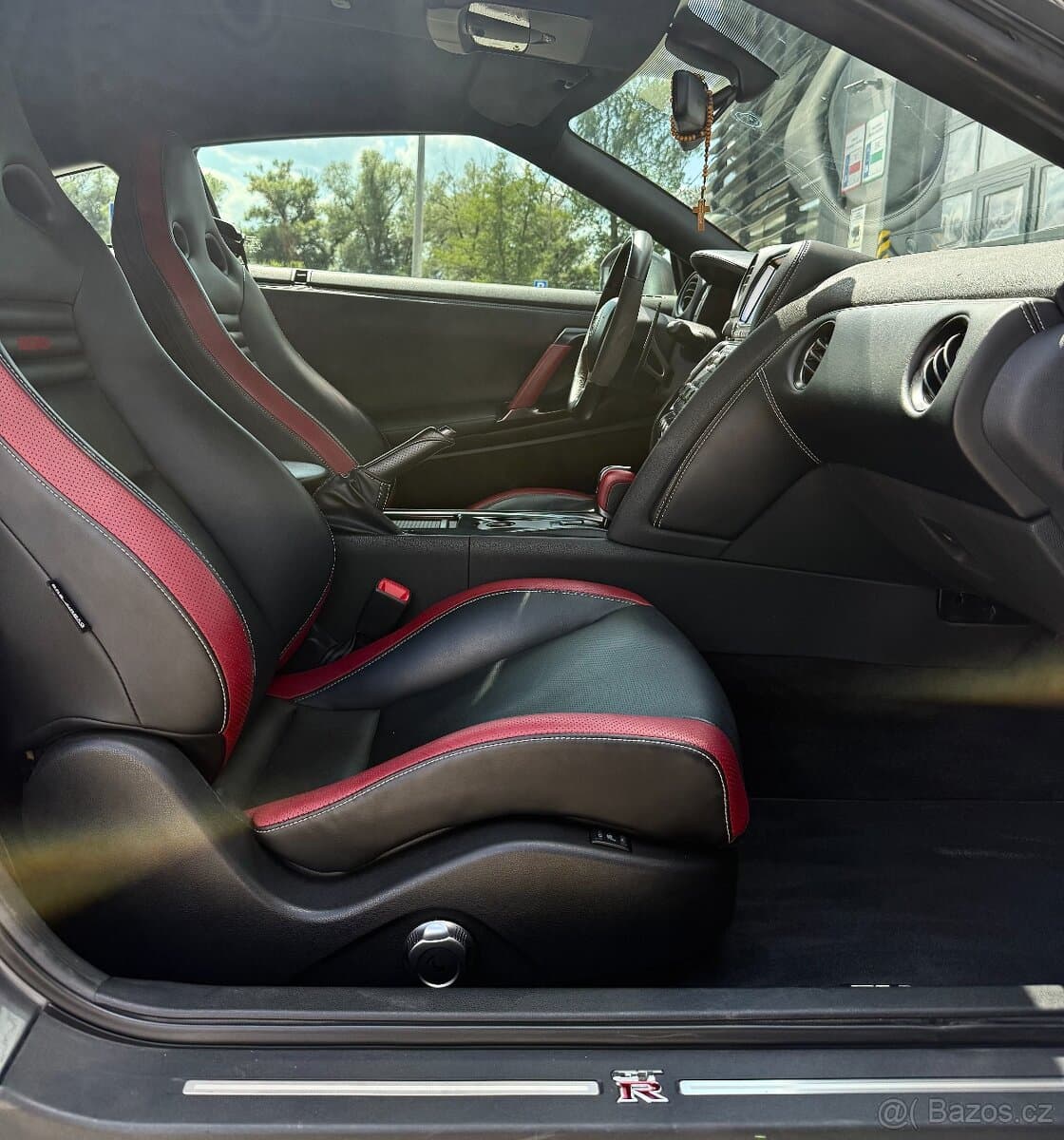 2015 Nissan GT-R - 15