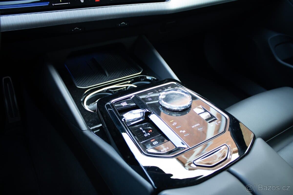 2024 BMW 5-SERIES - 15