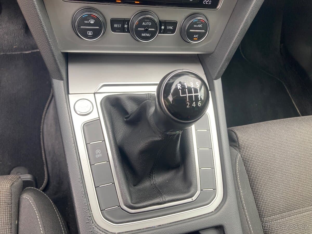 2015 Volkswagen PASSAT - 15