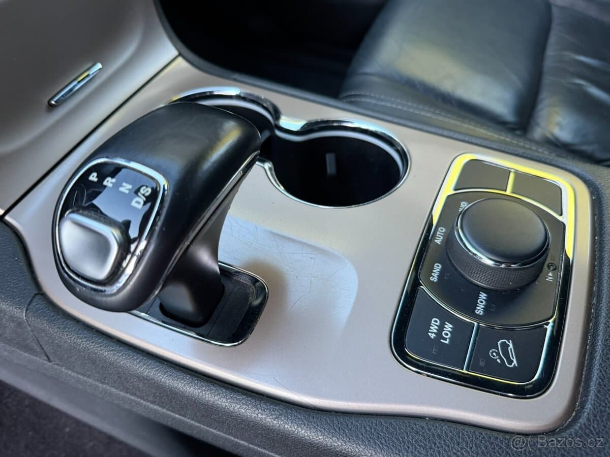 2015 Jeep CHEROKEE - 15