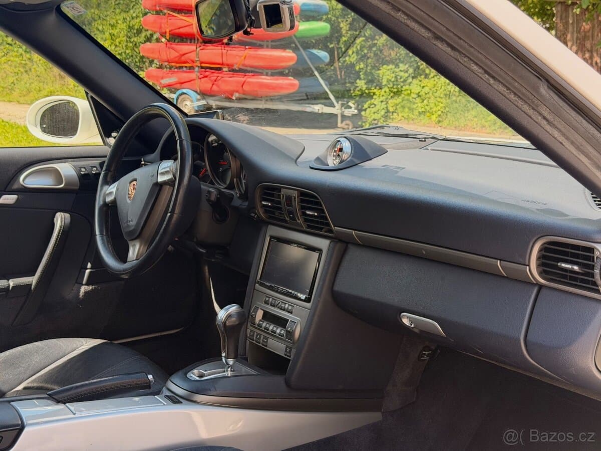 2004 Porsche 911 - 15