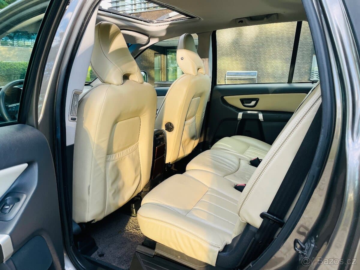 2011 Volvo XC90 - 15