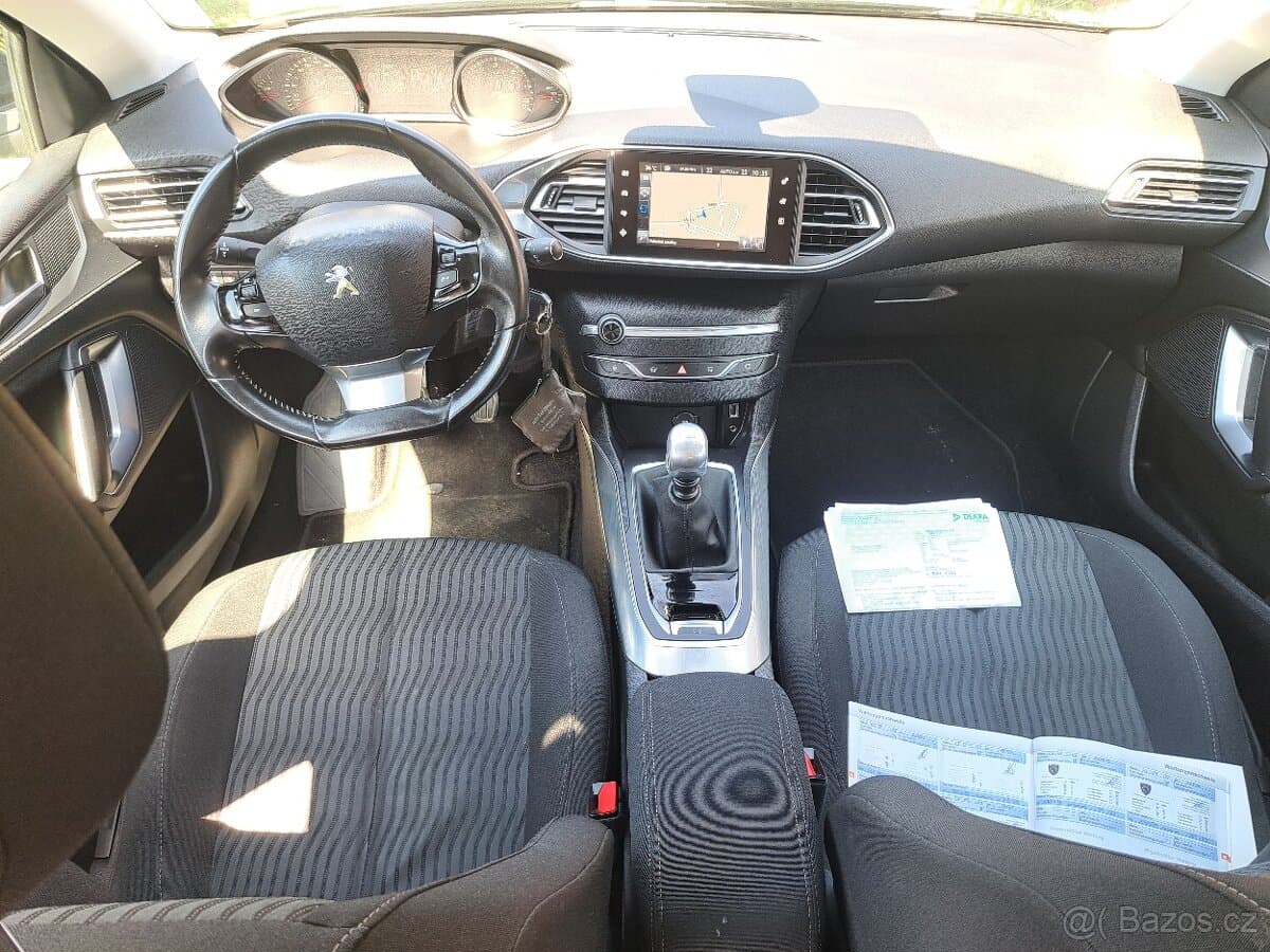 2015 Peugeot 308 - 15