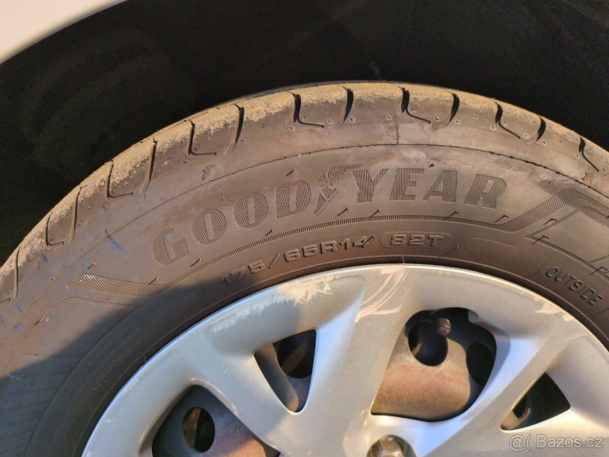2017 Hyundai i10 - 15