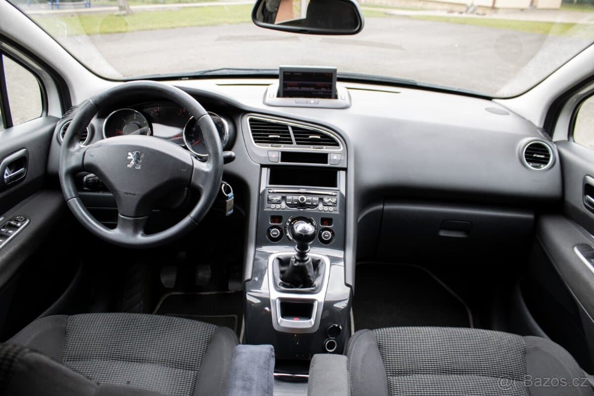 2011 Peugeot 5008 - 15