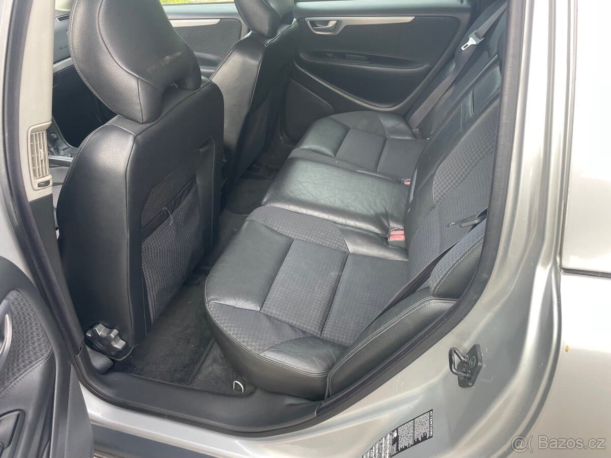 2004 Volvo V70 - 15