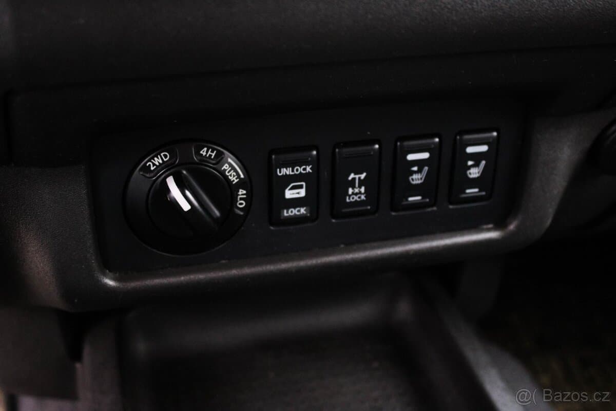 2009 Nissan NAVARA - 15