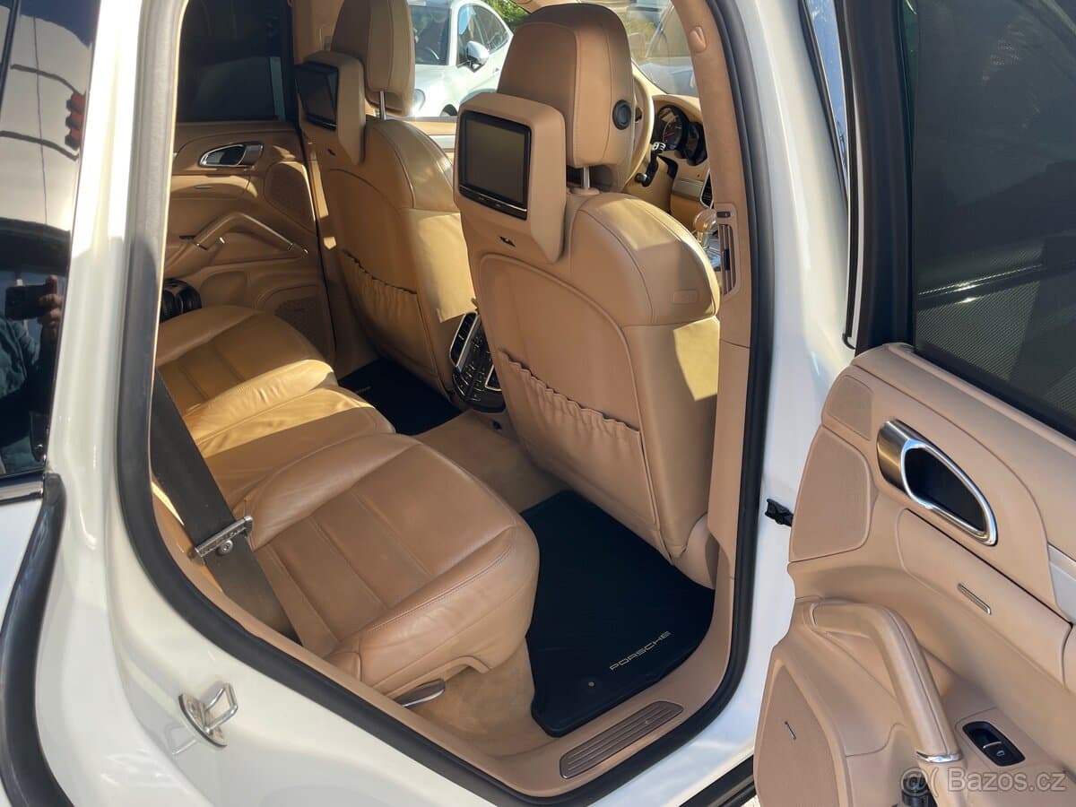 2012 Porsche CAYENNE - 15