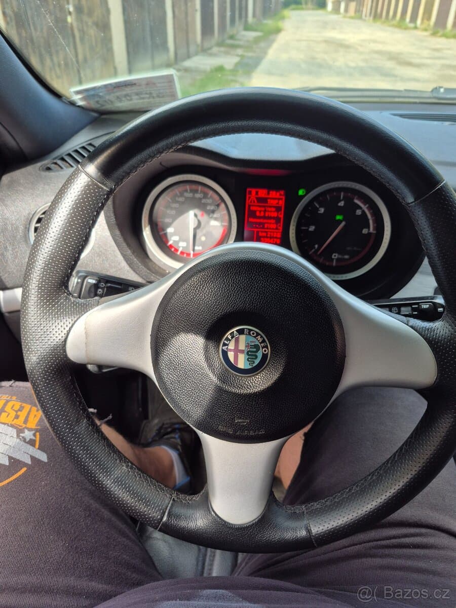 2009 Alfa Romeo 159 - 15