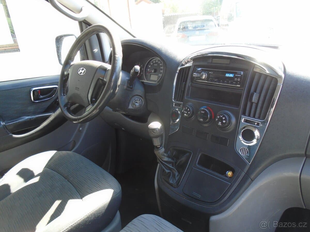 2009 Hyundai H-1 - 15