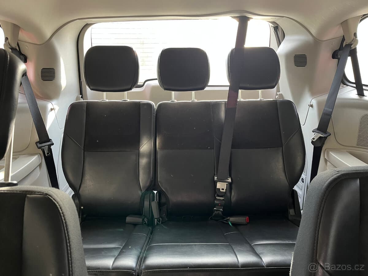 2011 Chrysler VOYAGER - 15