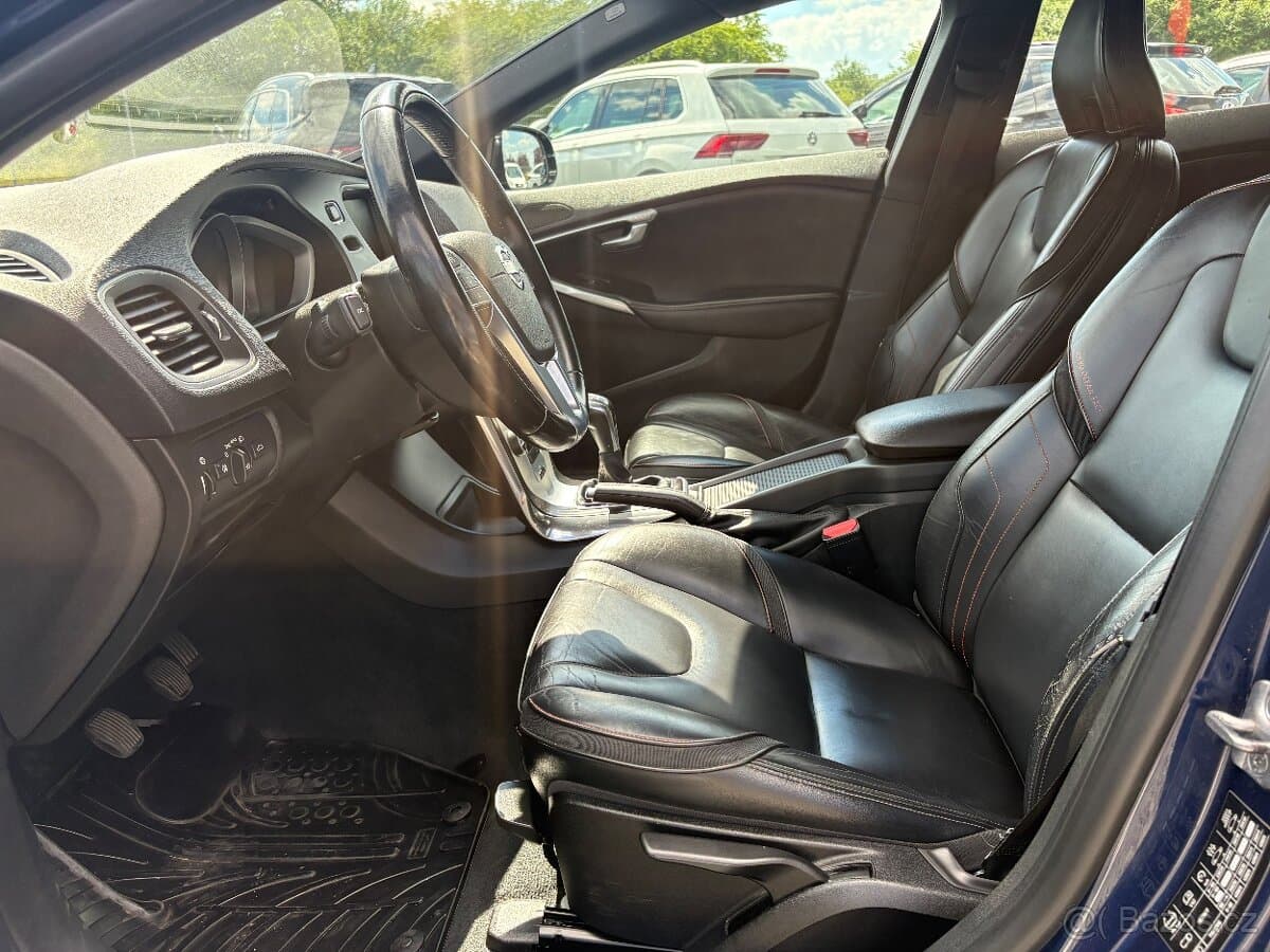 2016 Volvo V40 - 15