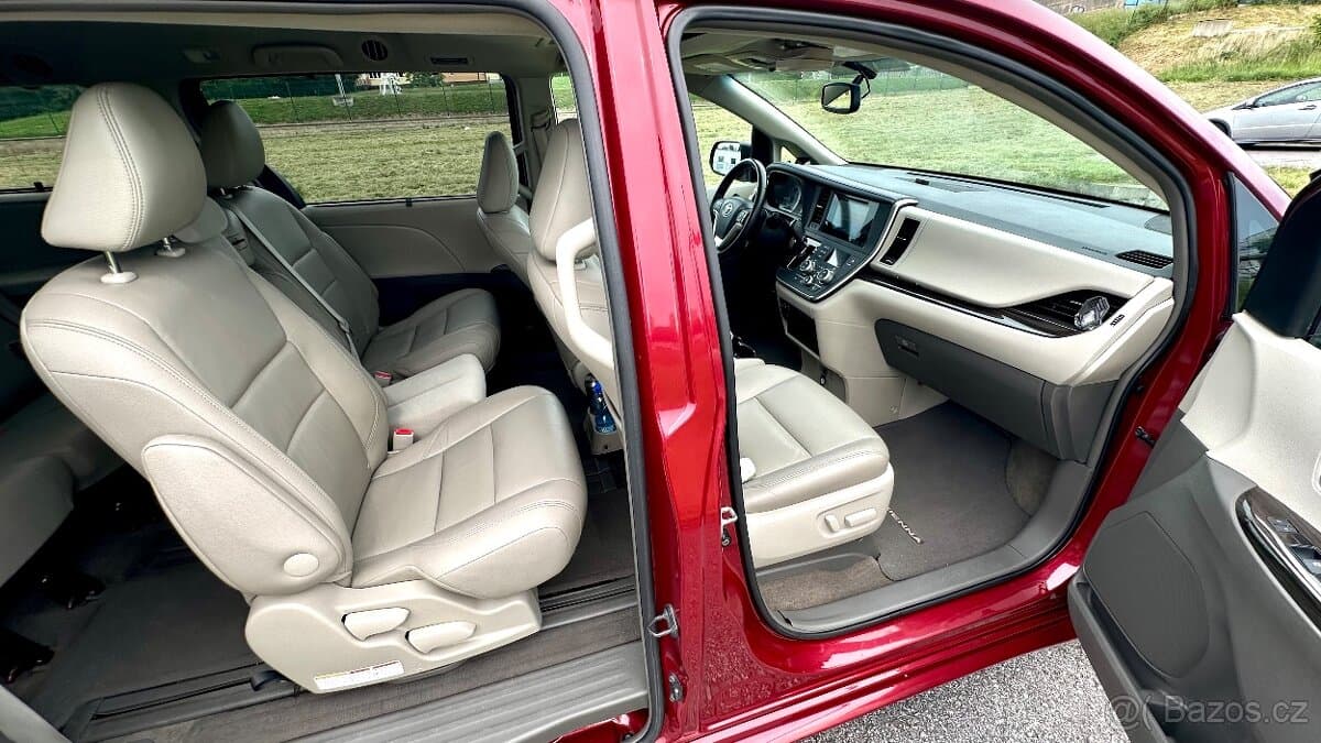 2016 Toyota SIENNA - 15