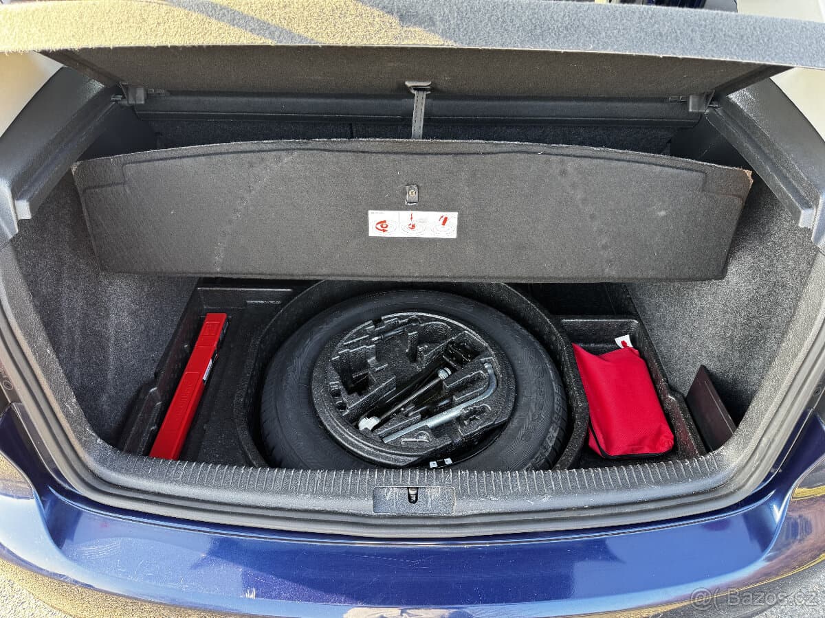 2010 Volkswagen GOLF - 16