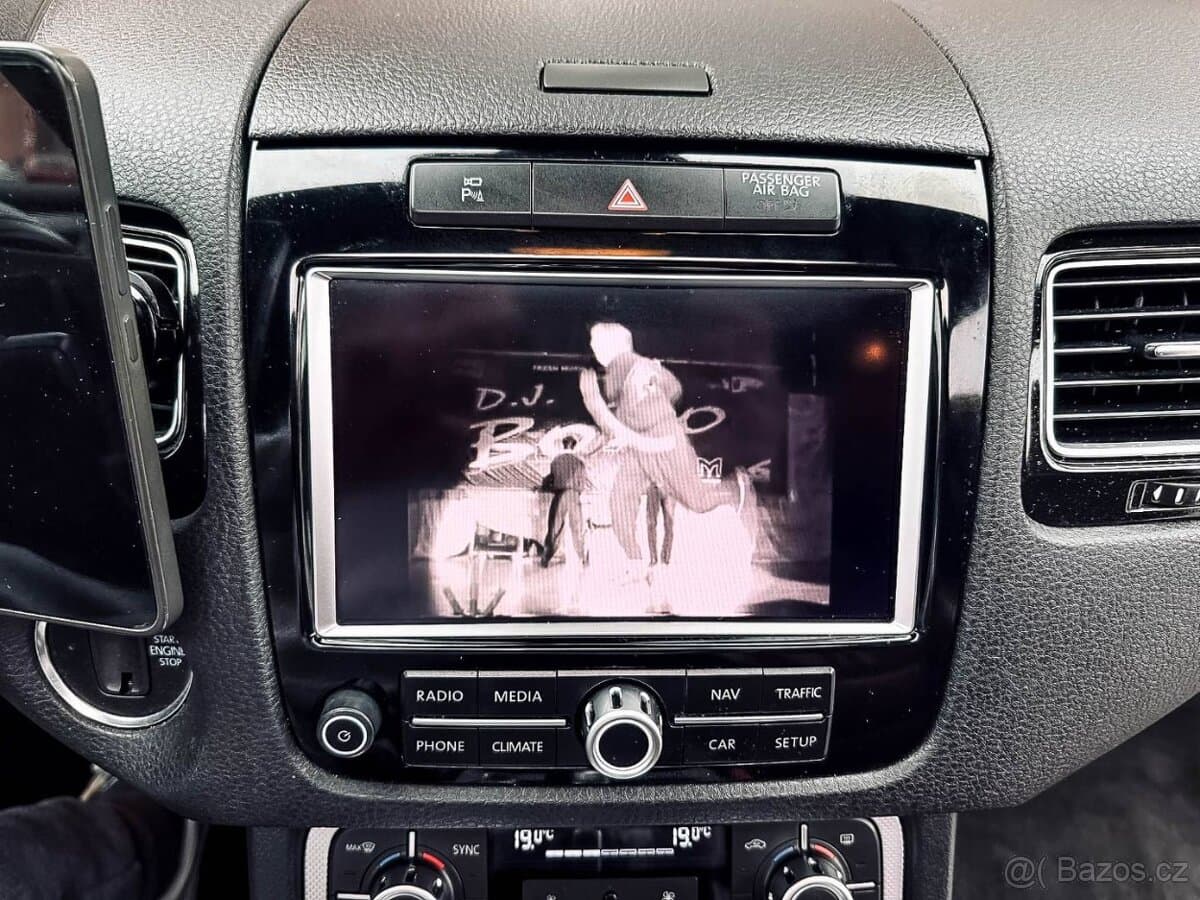 2012 Volkswagen TOUAREG - 16