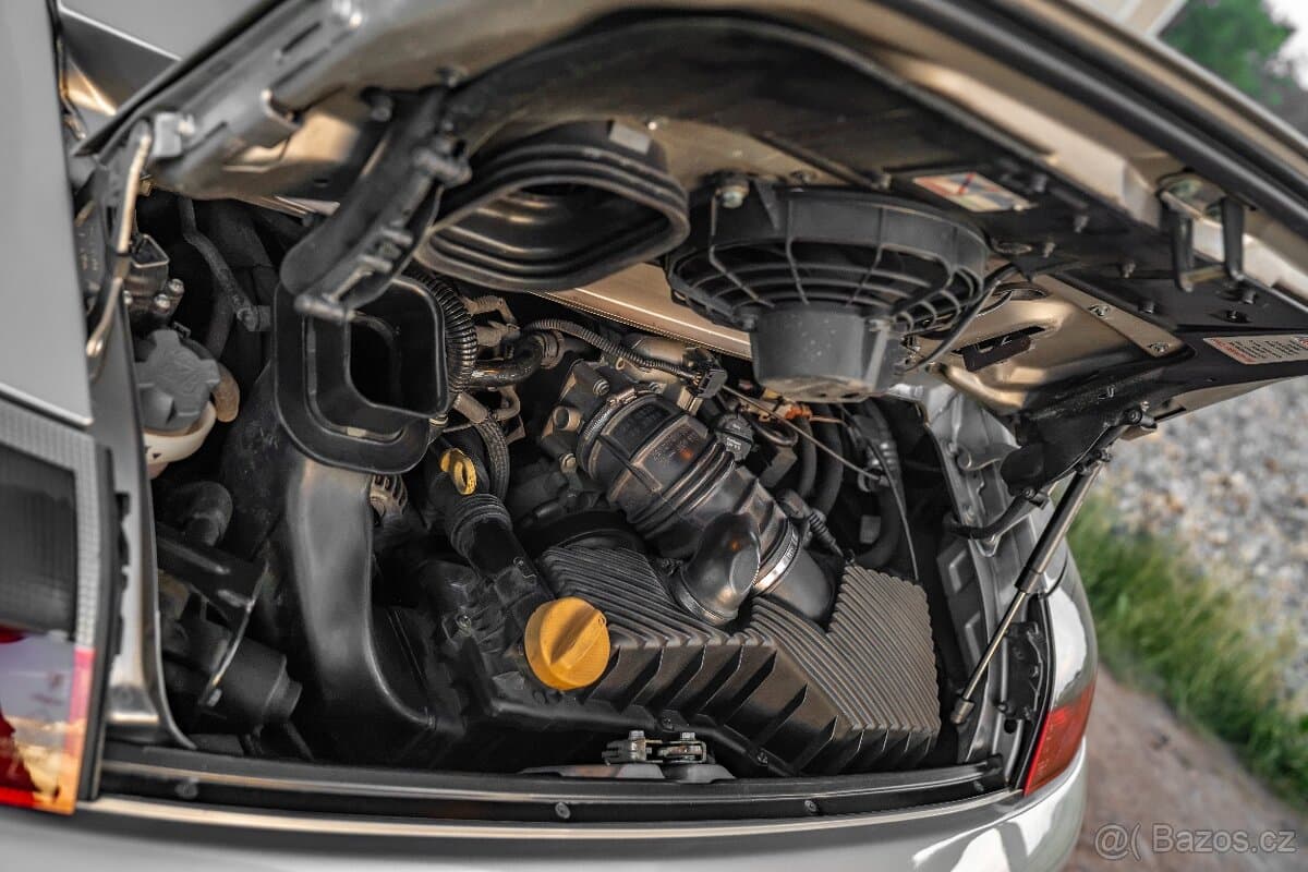 2001 Porsche 911 - 16