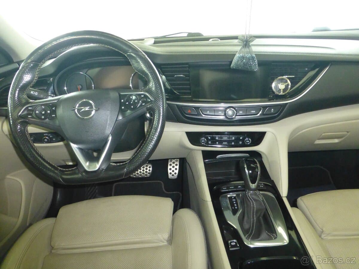 2018 Opel INSIGNIA - 16